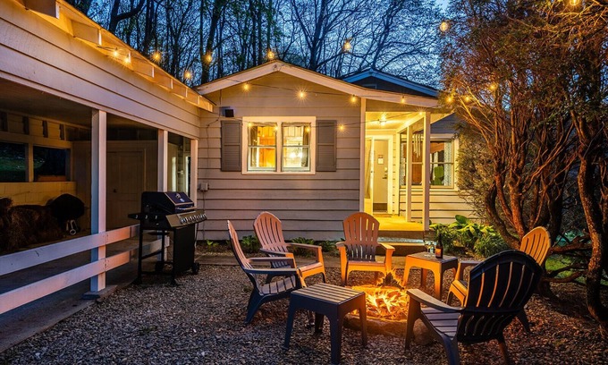 Highlands Hills Cabin | Highlands Escape with Views: 5 Min to Downtown
