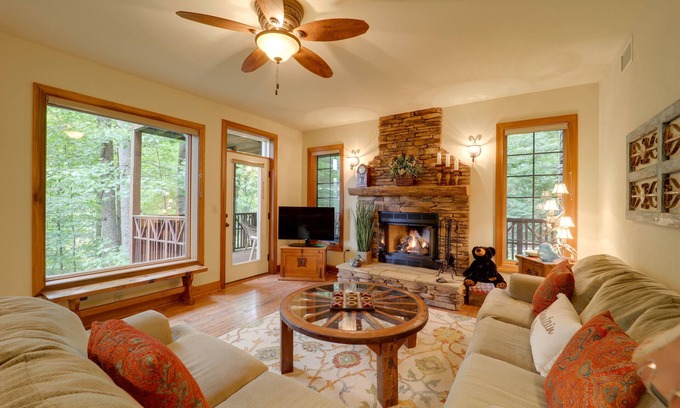 Mountain Air Condo | Hike On-Site: Gem in Burnsville, Near Waterfalls