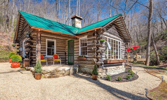 Gerton Apartment | Historic Glenna Cabin