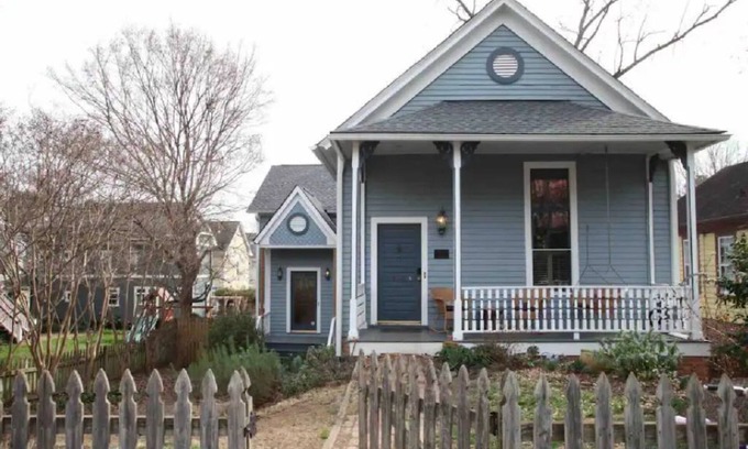 Historic Oakwood House | Historic Oakwood Old Schoolhouse, walk downtown!