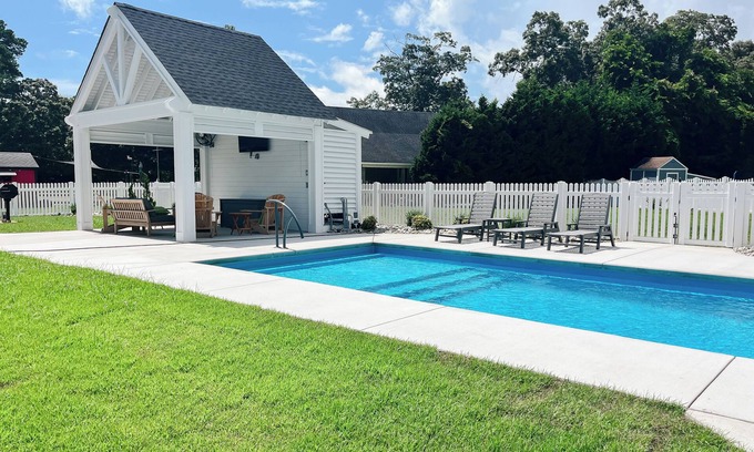Manteo House | Historic OBX Farmhouse w/Private Pool in the Heart of Manteo - 3 Bed/2 Bath