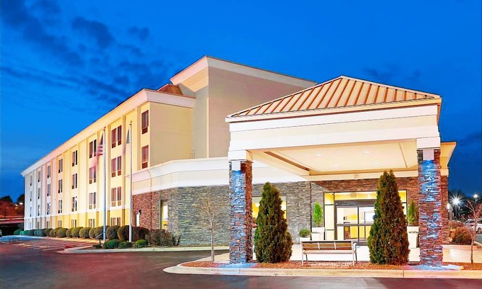 Greensboro Hotel | Holiday Inn Express Greensboro- (I-40 @ Wendover), an IHG Hotel