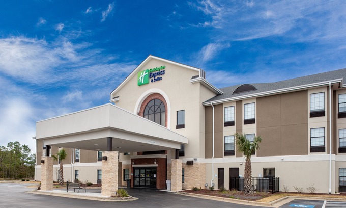 Morehead City Hotel | Holiday Inn Express & Suites - Morehead City, an IHG Hotel