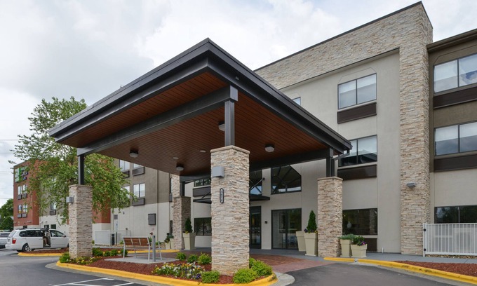 Southeast Raleigh Hotel | Holiday Inn Express & Suites Raleigh NE - Medical Ctr Area, an IHG Hotel