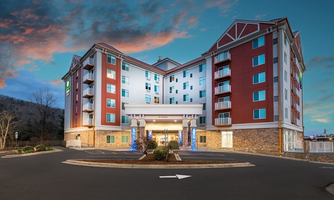Asheville Hotel | Holiday Inn Express & Suites Asheville Downtown, an Ihg Hotel