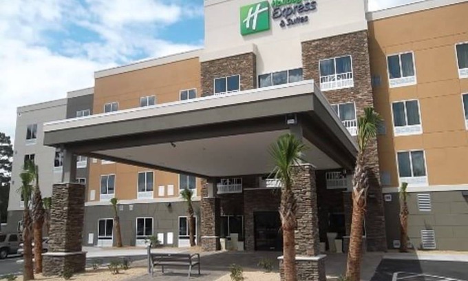 Bolivia Hotel | Holiday Inn Express & Suites Southport - Oak Island Area, an IHG Hotel