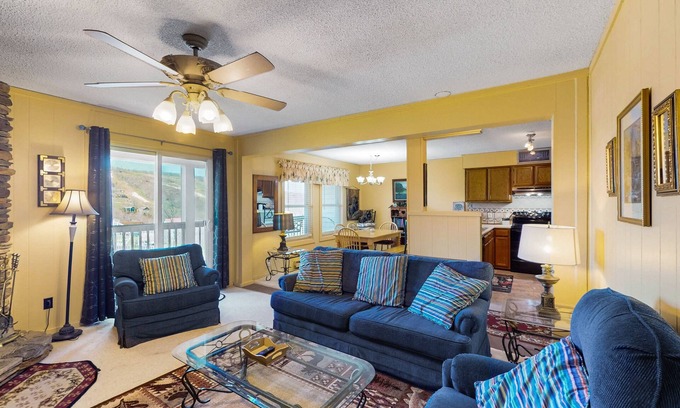 Banner Elk Condo | Homey condo with great ski slope & sunset view, pool, hot tub & fireplace