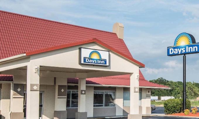 Lumberton Hotel | Hotel ∙ 127 guests