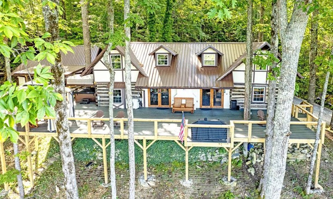 Topton House | House ∙ 1 bedroom ∙ 12 guests