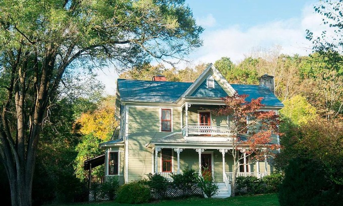 Weaverville House | House ∙ 1 bedroom ∙ 17 guests