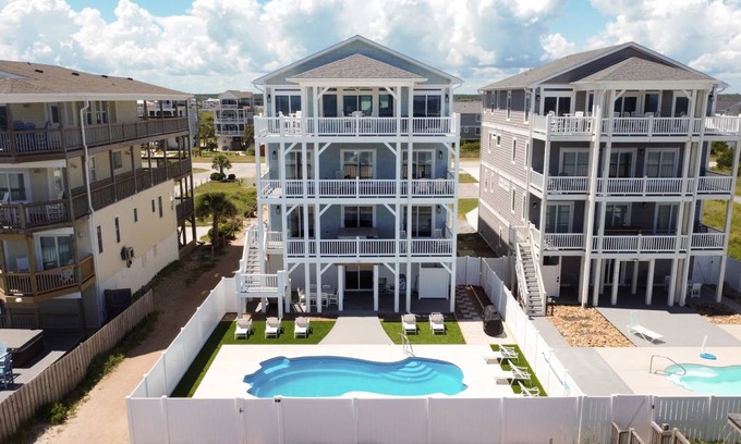 North Topsail Beach House | House ∙ 10 bedrooms ∙ 32 guests