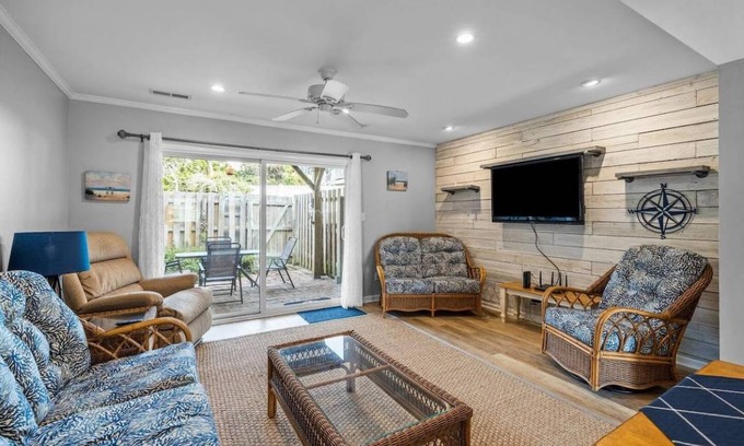 Pine Knoll Shores House | House ∙ 2 bedrooms ∙ 6 guests