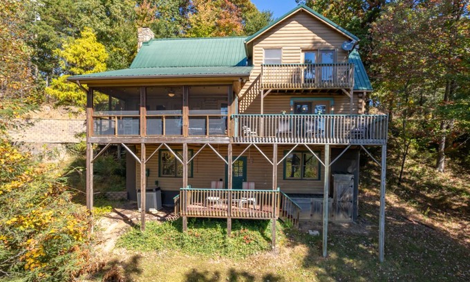 Lynn House | House ∙ 2 bedrooms ∙ 12 guests