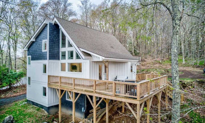 Charter Hills House | House ∙ 3 bedrooms ∙ 10 guests