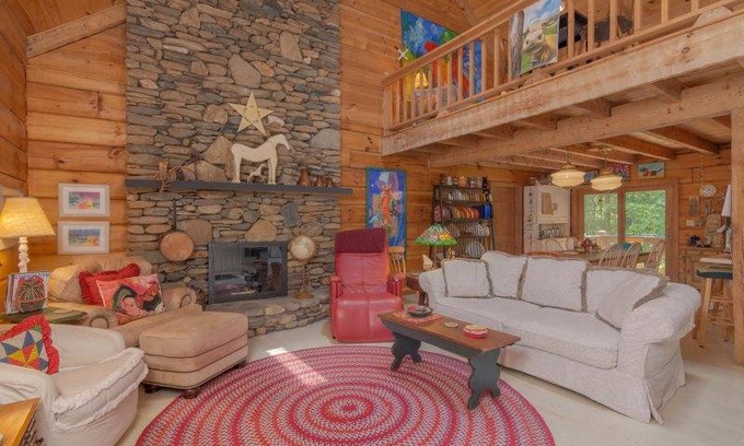 Hendersonville House | House ∙ 3 bedrooms ∙ 6 guests