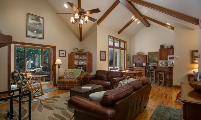 Brevard House | House ∙ 3 bedrooms ∙ 6 guests
