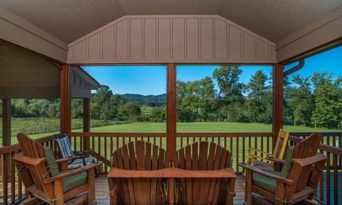 Brevard House | House ∙ 3 bedrooms ∙ 6 guests