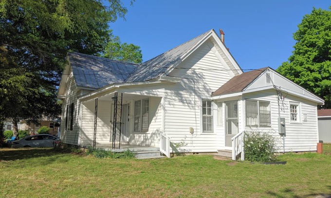 Clayton House | House ∙ 3 bedrooms ∙ 8 guests