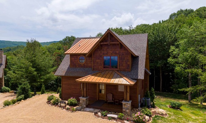 Elk Park House | House ∙ 3 bedrooms ∙ 8 guests