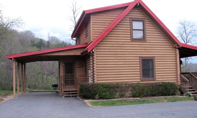 Cullowhee House | House ∙ 3 bedrooms ∙ 6 guests