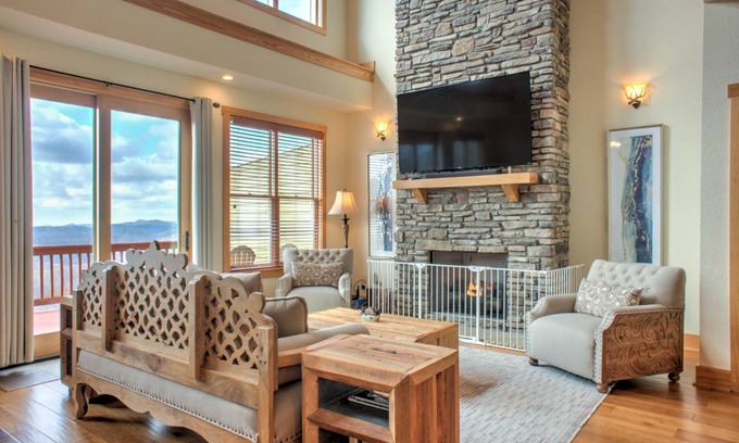 Wolf Laurel House | House ∙ 3 bedrooms ∙ 10 guests