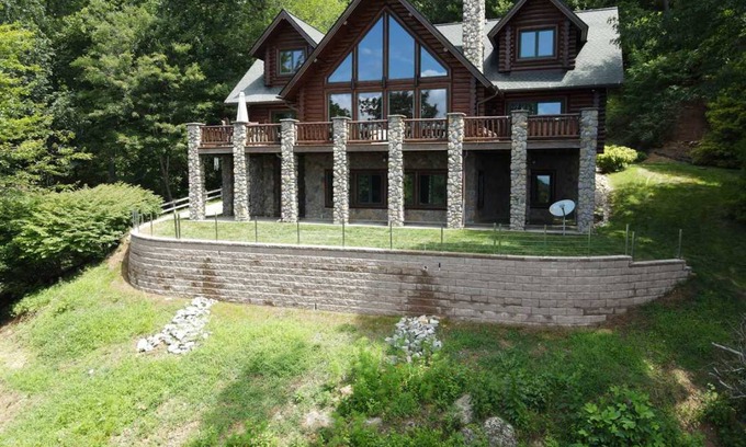 Lenoir House | House ∙ 4 bedrooms ∙ 10 guests