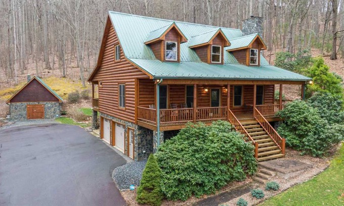 Lansing House | House ∙ 4 bedrooms ∙ 12 guests
