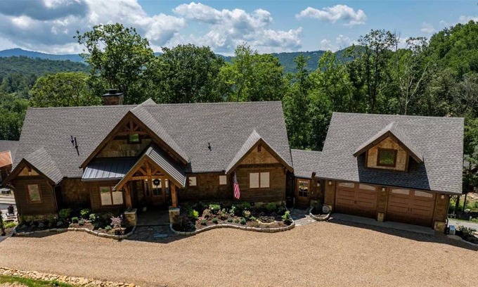 Banner Elk House | House ∙ 4 bedrooms ∙ 12 guests
