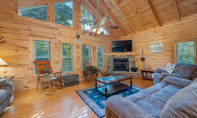 Lake Lure House | House ∙ 4 bedrooms ∙ 12 guests