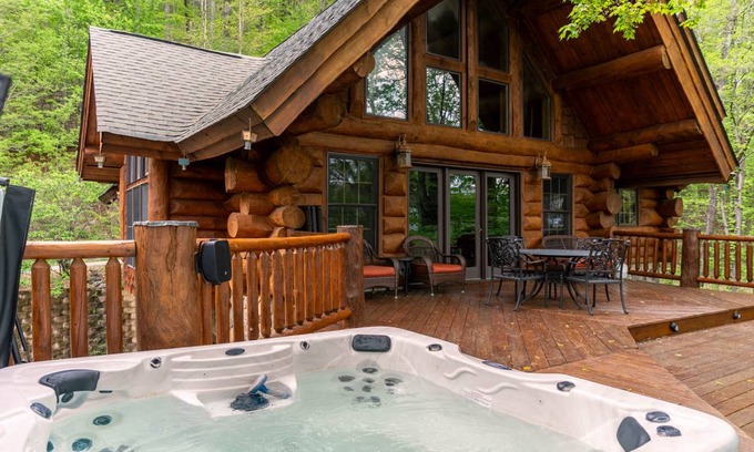 West Jefferson House | House ∙ 5 bedrooms ∙ 13 guests