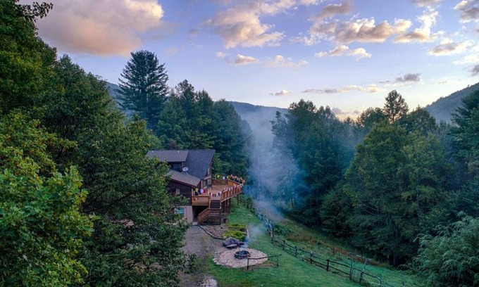 Hot Springs House | House ∙ 6 bedrooms ∙ 30 guests