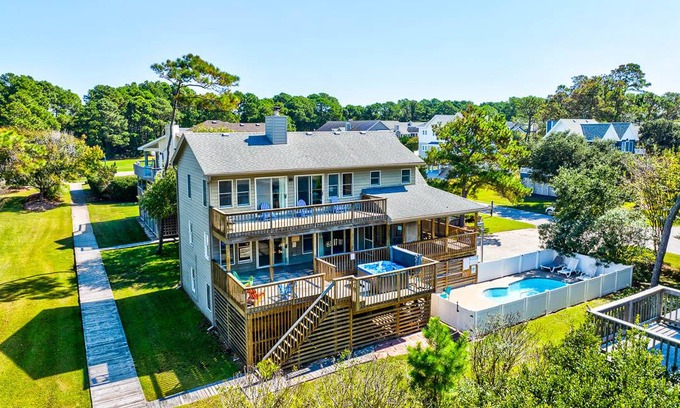 Corolla Light House | House ∙ 6 bedrooms ∙ 13 guests