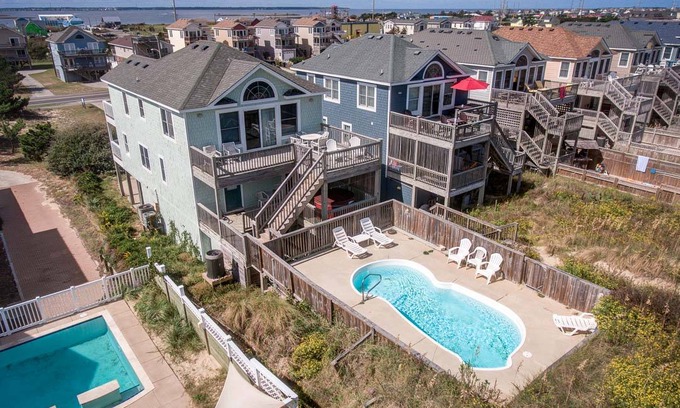 Nags Head House | House ∙ 6 bedrooms ∙ 14 guests