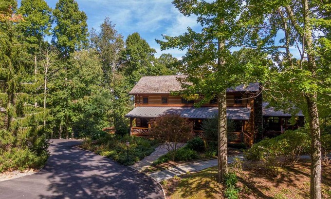 Banner Elk House | House ∙ 7 bedrooms ∙ 15 guests