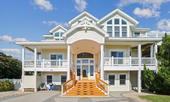 Pine Island House | House ∙ 9 bedrooms ∙ 22 guests