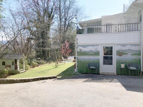 Lake Junaluska Apartment | Hummingbird Suite at Lake J