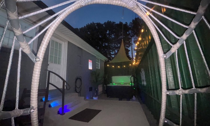 Lincolnton House | In Town Living - Hot Tub - Nintendo - EV - Large Vehicle & Trailer Parking