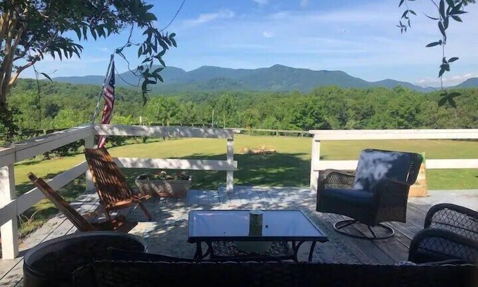 Lynn House | Incredible Mountain Views/Farmhouse/Saltwater Pool