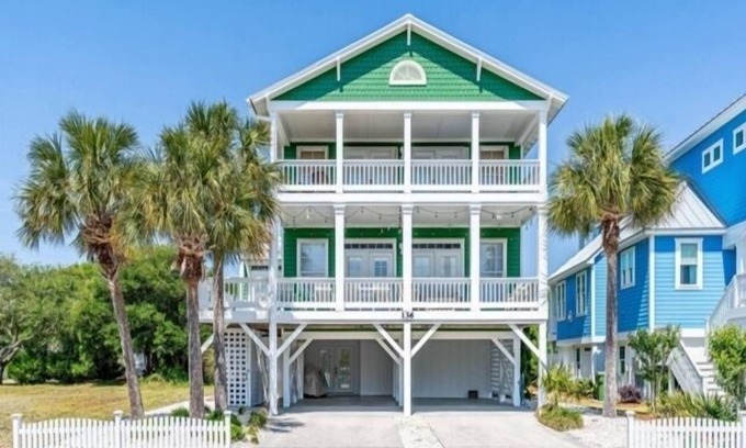 North Carolina Coast House | Indigo Retreat - Bring the whole family! Fully renovated, Seawatch community Stunner! by RedAwning