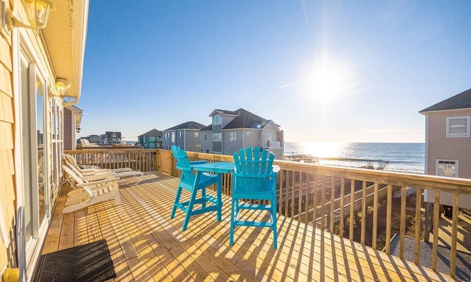North Topsail Beach House | Island Drive 4478 - 5 BR Oceanfront B Lot with Oceanfront Hot Tub