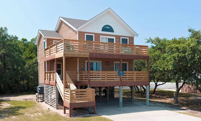 Nags Head House | Jumbo's Hideout: Pet friendly, Short Stay Anytime, Short drive to the beach