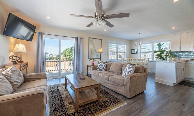 Colington House | K0111 The Cottonwood. Oceanside, Short Walk to Beach! Short Stays Available!