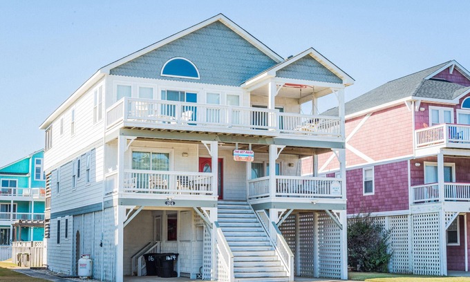 Kill Devil Hills House | K1414 The Get Away. Elevator, Pool, Hot Tub, FREE Pool Heat, Tiki Bar, PETS