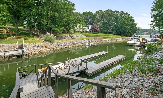 Westport House | ✦Lake Norman Getaway ✦Lakefront w/Dock & Hot Tub
