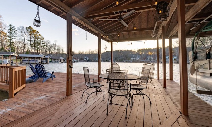 Macon House | Lakeside Camp | Peaceful & Private Retreat | Spectacular Views