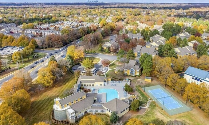 Charlotte Apartment | Landing at The Arboretum - 1 Bedroom in Oxford Hunt