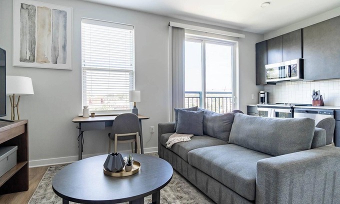 Downtown Apartment | Landing | Stylish Studio, Pool, Yoga Studio