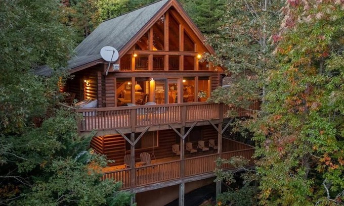 Franklin Cabin | Log Cabin - Views of Nantahala National Forest - Hot Tub -Fire Pit-Pet Friendly