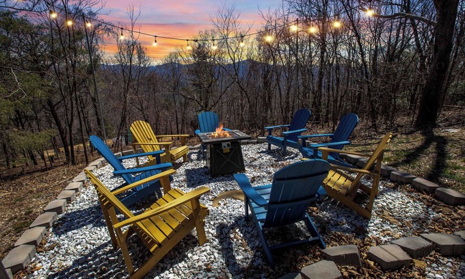Fairview House | Long Range Mtn View Hottub Game Room Firepit Grill Fireplace close to Asheville