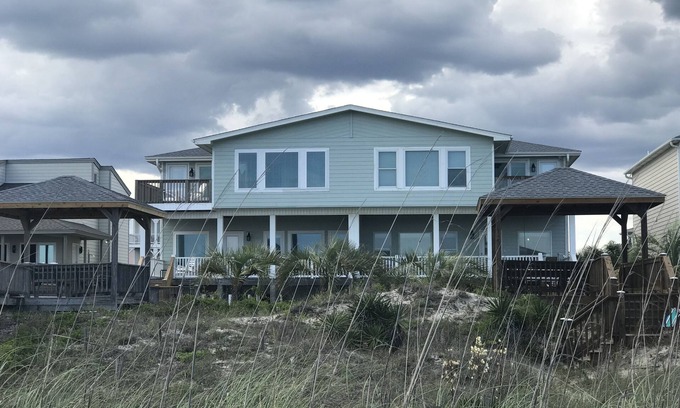 Ocean Isle Beach House | LOVELY OCEAN-FRONT HOME, 5 BEDROOMS/BATHS, LARGE POOL, GREAT MID-ISLAND LOCATION
